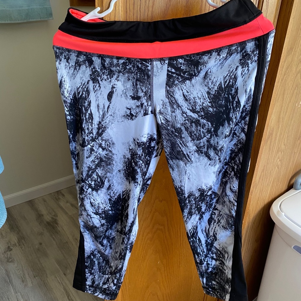 Athletic Cropped Leggings